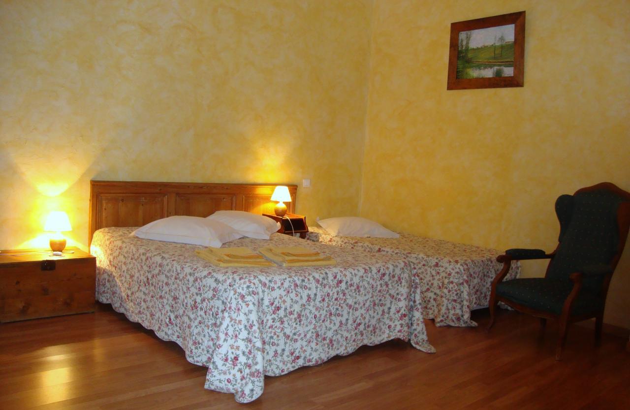 Bed and Breakfast Golf de TEYNAC Beychac-et-Caillau Exterior foto